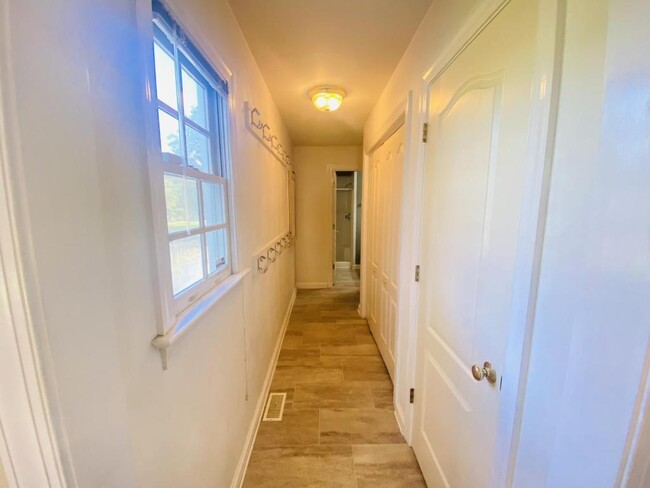 Building Photo - 700 Pleasant Way