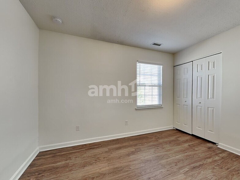 Building Photo - 1907 Landon Farms Ln