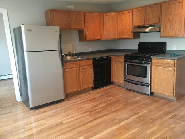 Building Photo - 291 Silver St