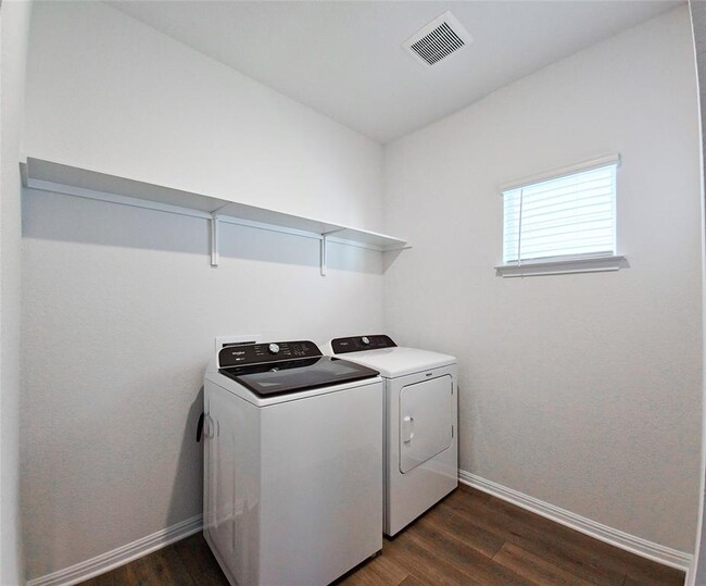 Building Photo - 136 Holmby Dr