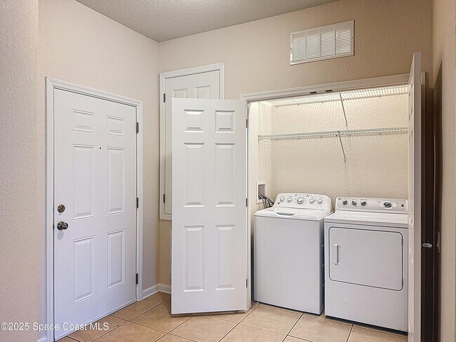 Building Photo - 3848 Lexmark Ln
