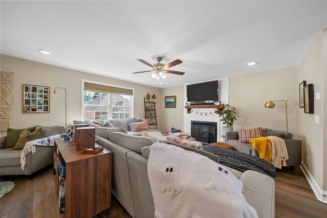 Building Photo - Modern Home in The Quarry Subdivision!