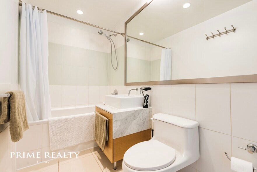 Building Photo - 100 W 39th St