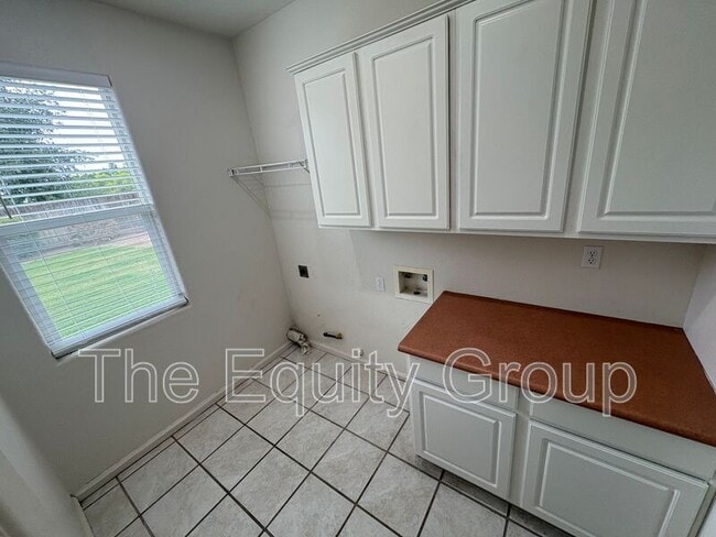 Building Photo - 1249 N Julieann St