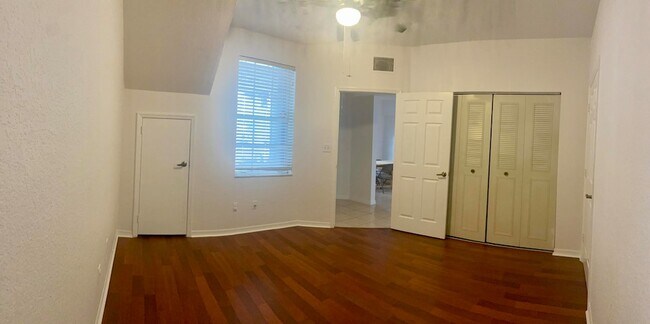 Building Photo - 725 SW 148th Ave