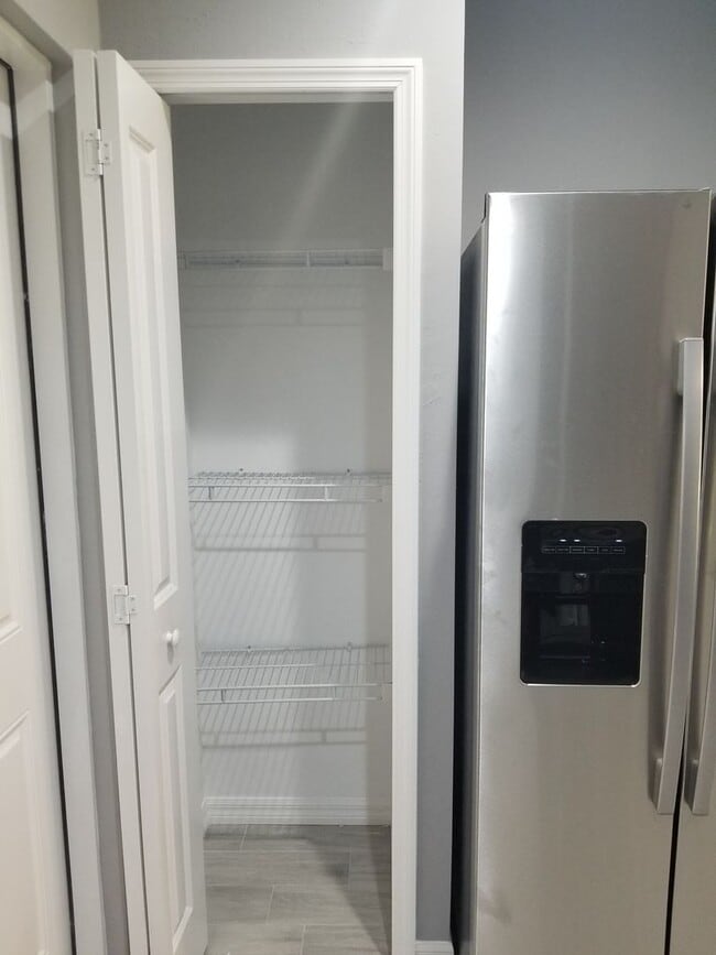Building Photo - Spacious 3-Bedroom, 2-Bath Apartment with ...