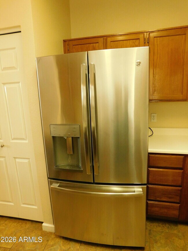 Building Photo - 1001 N Pasadena