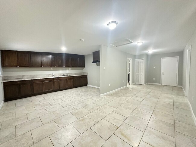 Building Photo - 107 Altic St