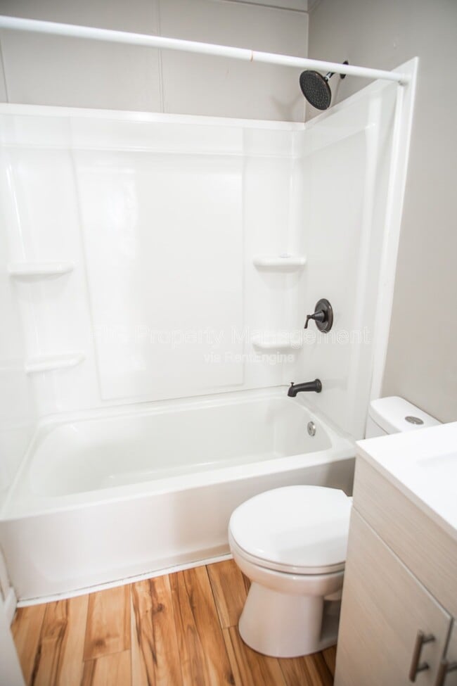 Building Photo - 1416 Chicago Ave