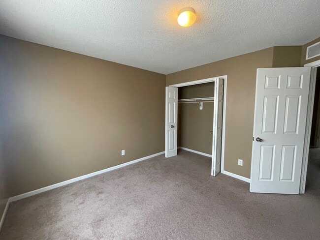 Building Photo - 2608 Deerfield Blvd