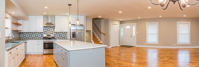 Building Photo - 825 Pheasant Walk Dr