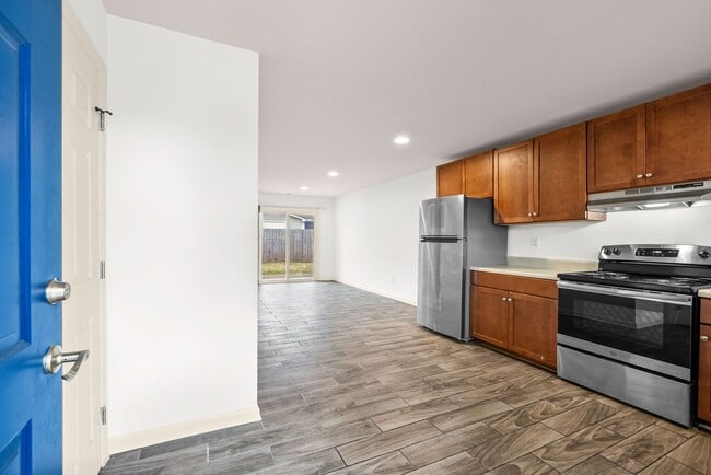 Building Photo - Spacious Rental Minutes from Downtown Nashville!