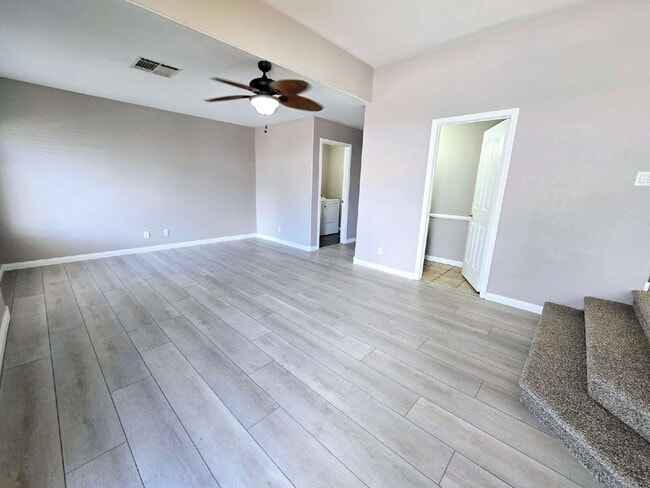 Building Photo - "Spacious 3-Bed Oasis with 2.5 Baths on Funston Way, Las Vegas - 2,264 Sq. Ft. of Comfort!"