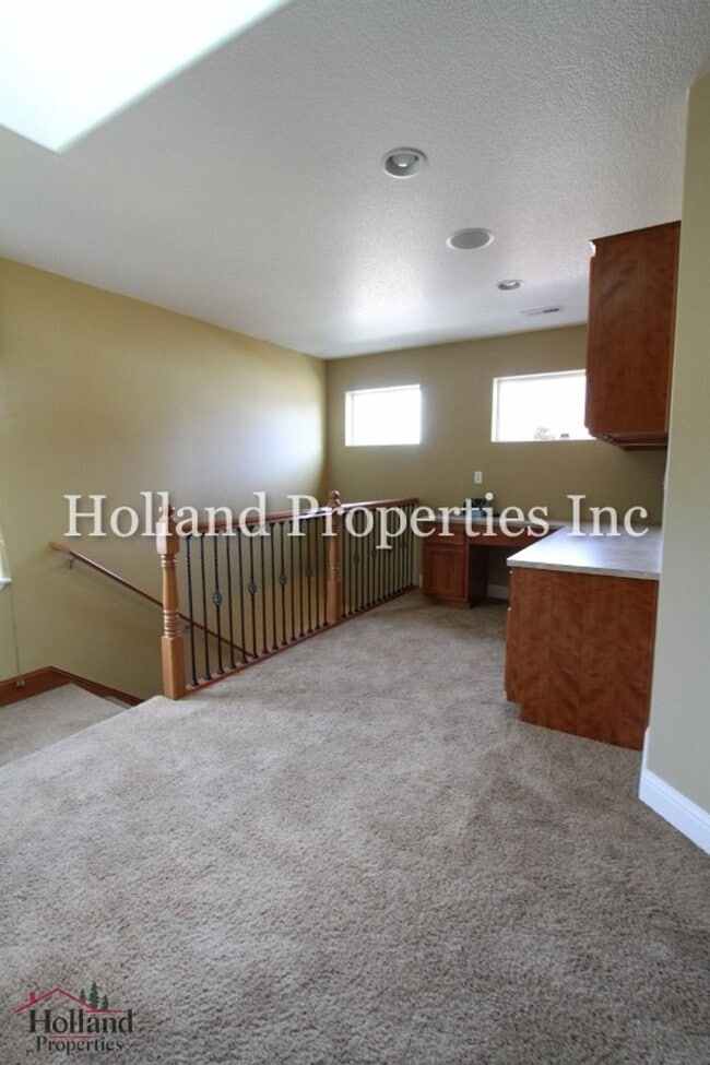 Building Photo - 5502 NE Lagos Ct