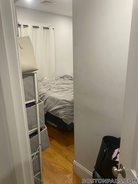 Building Photo - 127 Shirley St