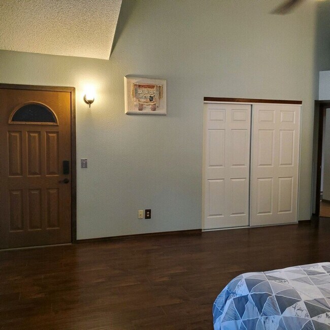 Building Photo - Beautiful home on Skyline Drive