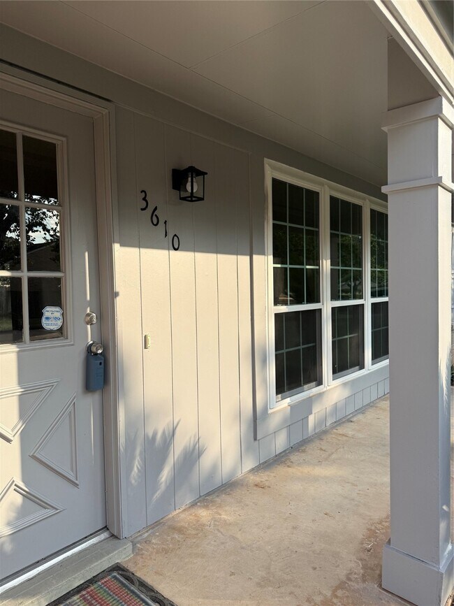 Building Photo - 3610 Bartons Ln