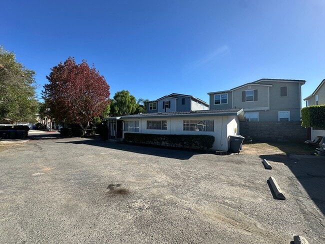 Building Photo - 564-568 7th St