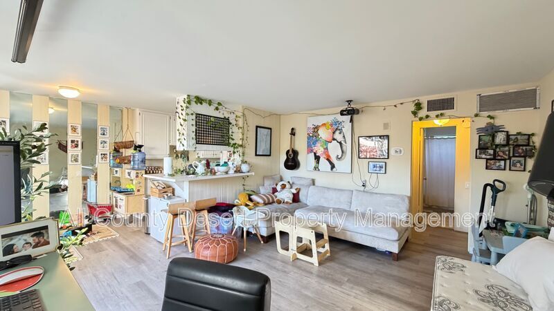 Building Photo - 550 El Cielo Rd