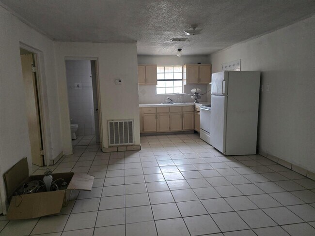 Building Photo - 2016 S India Ave