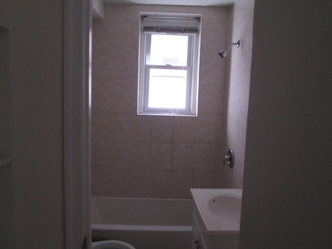 Building Photo - 3412 Spring Garden St