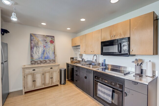 Building Photo - 2064 Kettner Blvd