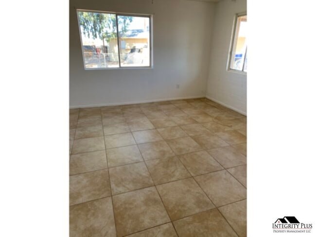Building Photo - 3 bedroom 2 bath home centrally located in Casa Grande
