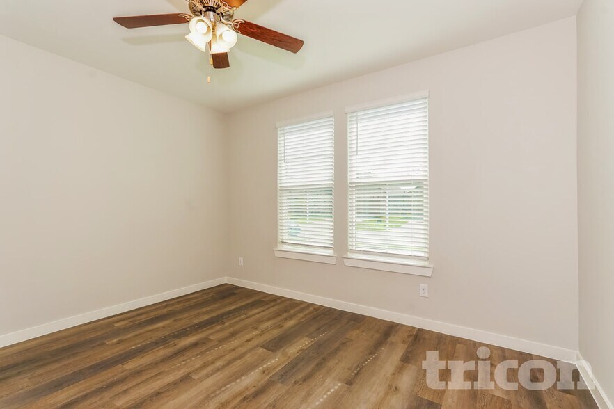 Building Photo - 8216 Howell Oak Dr