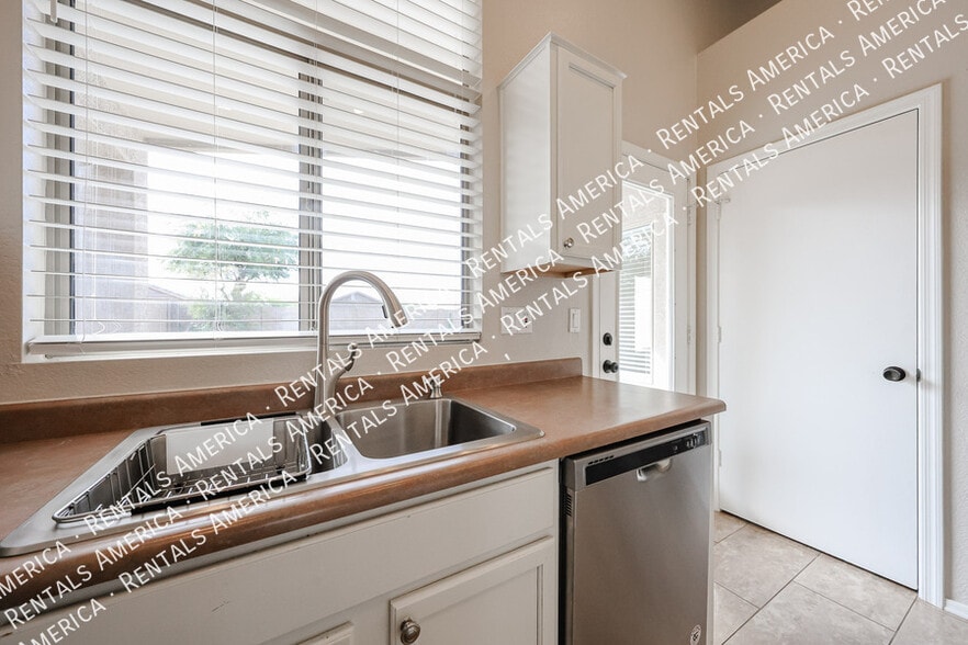 Building Photo - 3533 W Sousa Ct