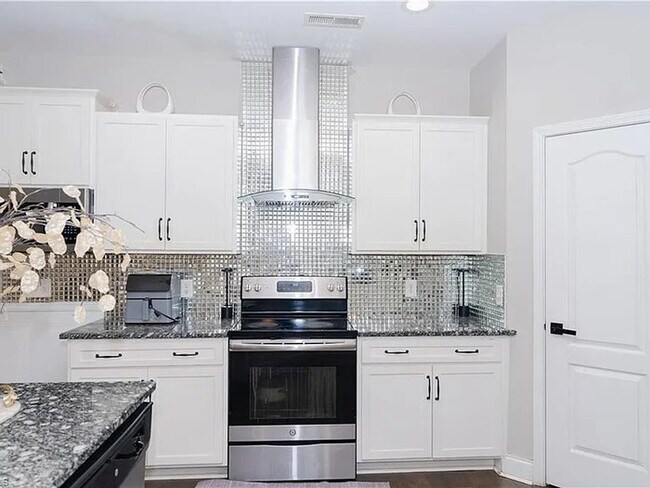 Building Photo - Lease to Own