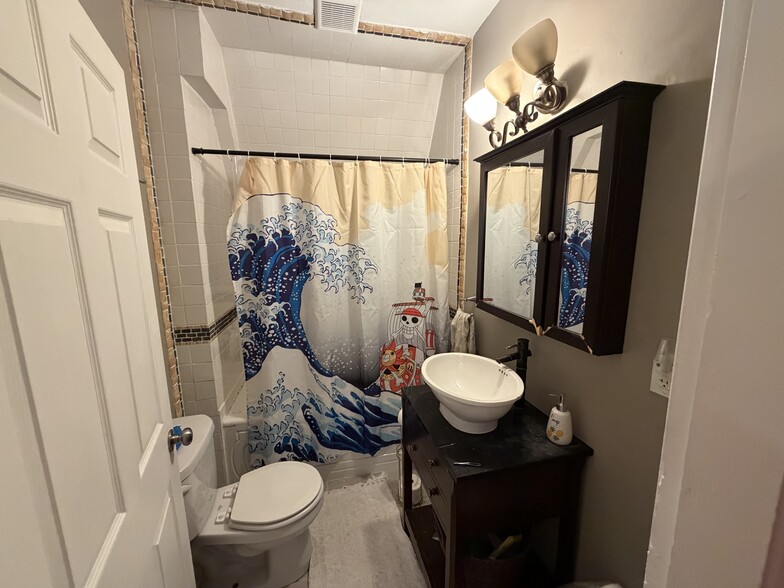 Building Photo - 123 Vinton St