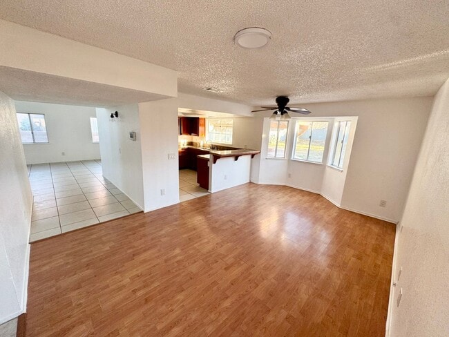 Building Photo - Beautiful cul-de-sac Home