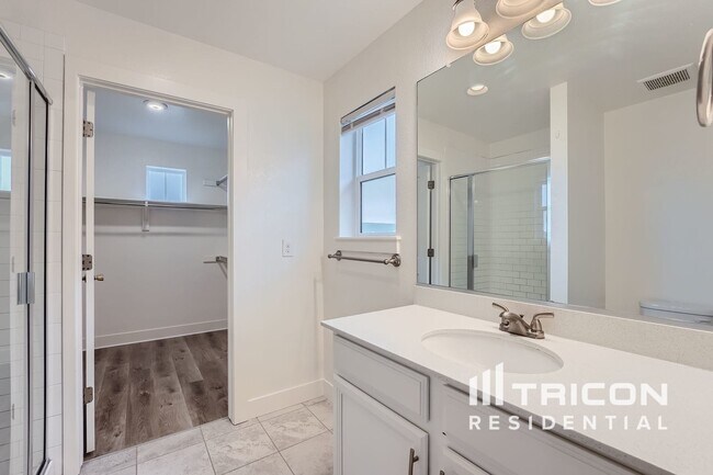 Building Photo - 4947 S Addison Way