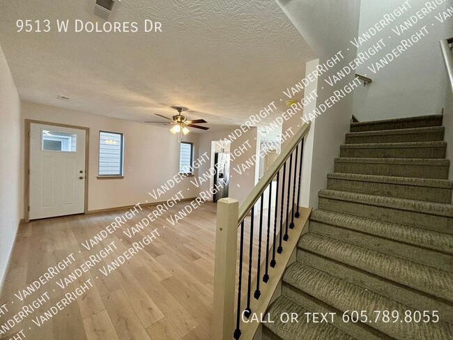 Primary Photo - 9513 W Dolores Dr