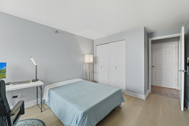 Building Photo - 345 N La Salle Dr