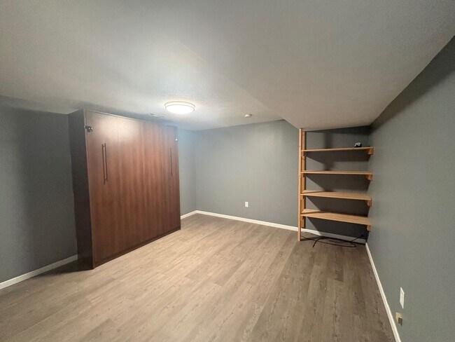 Building Photo - 5118 N Graybrooke Dr