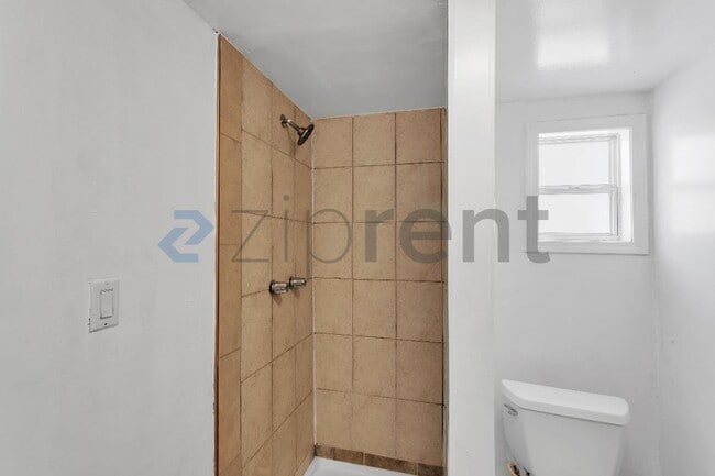 Building Photo - Unit