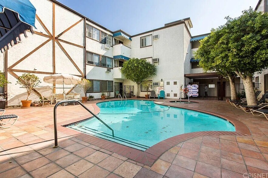 Building Photo - 18530 Hatteras St