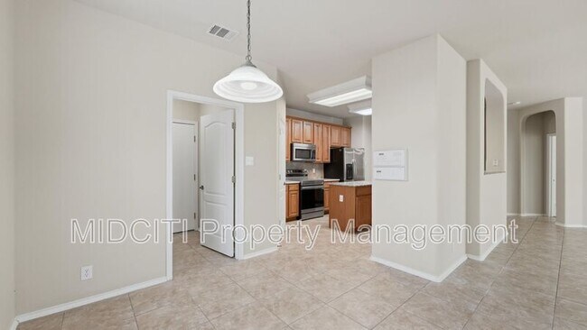 Building Photo - 622 Magdalena Ln