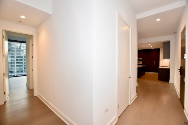 Building Photo - 60 E Randolph St