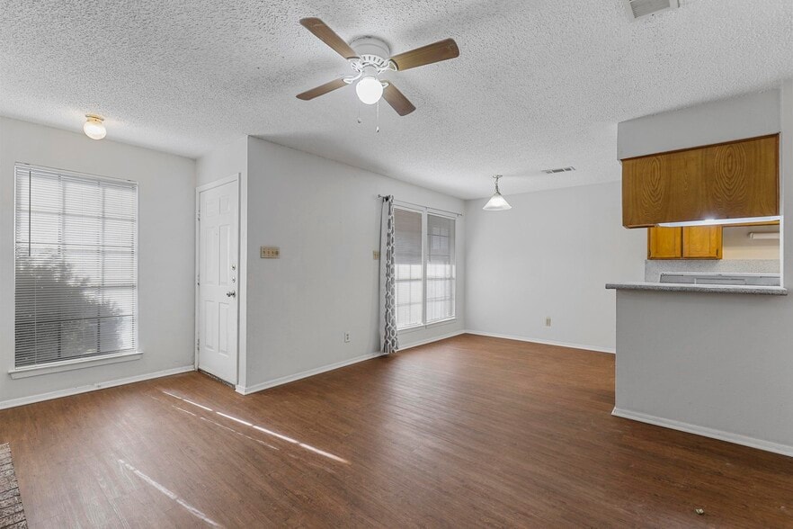 Building Photo - 4920 Brianhill Dr