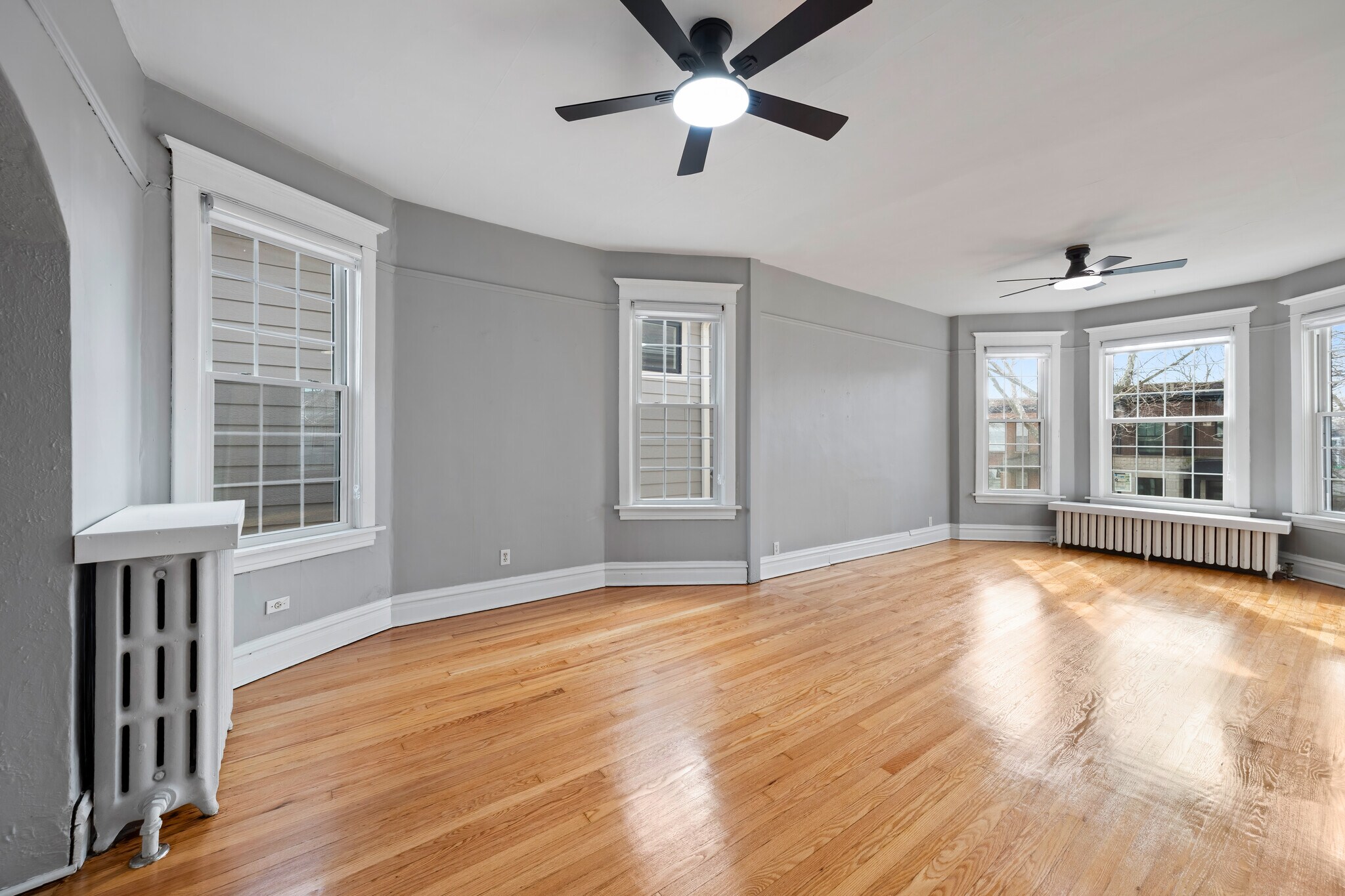 Building Photo - 3915 N Seeley Ave