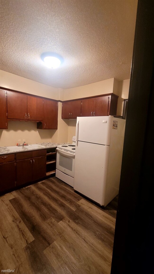 Building Photo - 2 br, 1 bath 4plex - 401 North Dewey Stree...