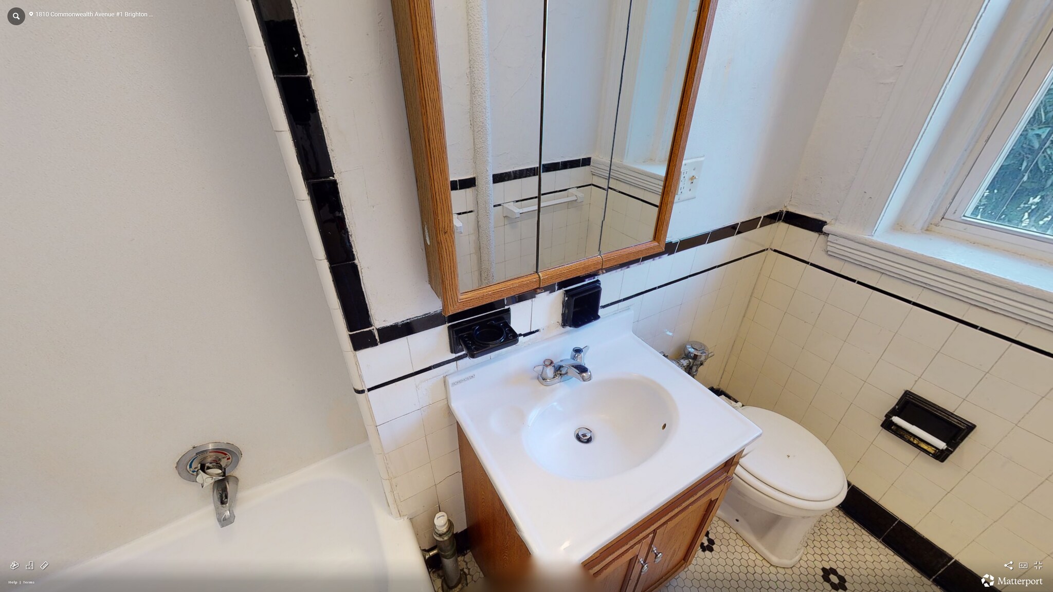 Building Photo - 1965 Commonwealth Ave