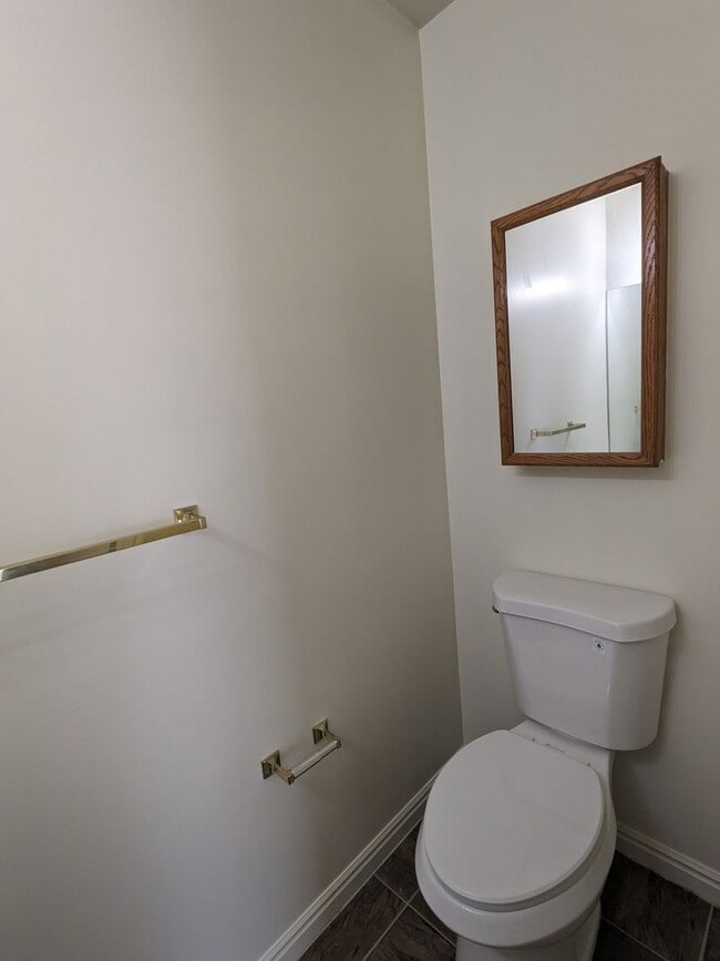 Building Photo - Layton 3 Bed Townhome with Garage & Fenced Yard – 2 Weeks Free!