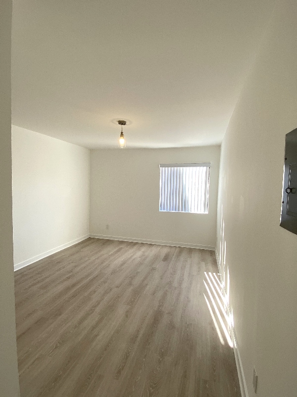 Building Photo - 465 Oak St