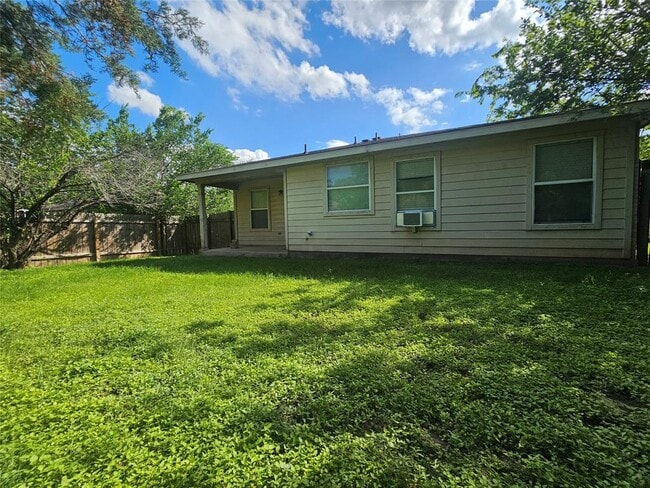 Building Photo - 130 Star of Texas Dr