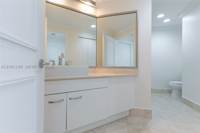 Building Photo - 21150 Point LPH 2902