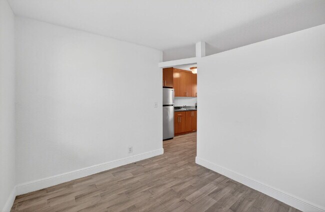 Building Photo - QUICK MOVE IN | FIRST MONTH FREE - Bright & Modern 1-Bedroom Apartment in Prime Oakland Park Loca...