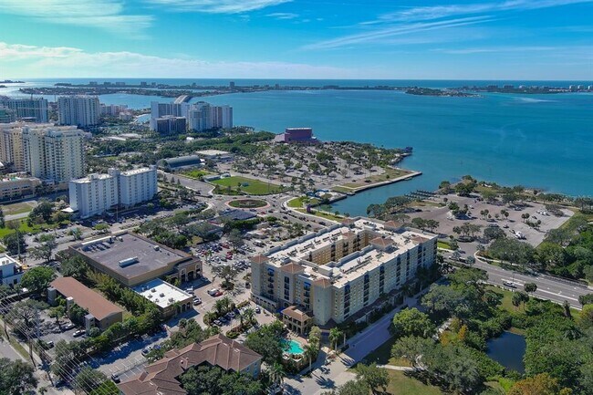 Building Photo - 1064 N Tamiami Trl